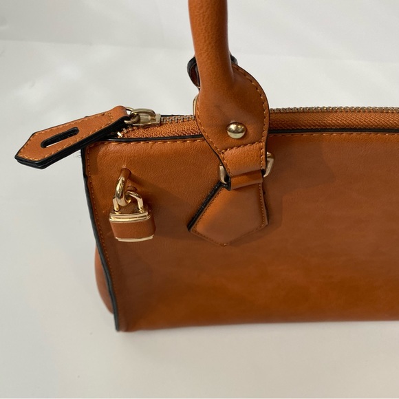 Caramel brown vegan leather zipper closure top handle purse - Picture 3 of 9